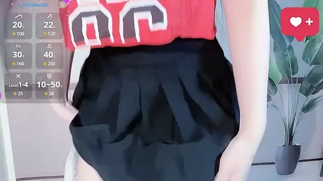 LINNIE05 online show from 12-01-25, 06:47