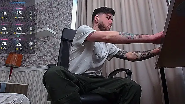 Snapshot of JonahShaw chatting on 02-20-26, 05:59 JonahShaw online show from 02-20-26, 05:59