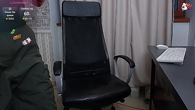 Snapshot of JonahShaw chatting on 01-18-26, 05:33 JonahShaw online show from 01-18-26, 05:33