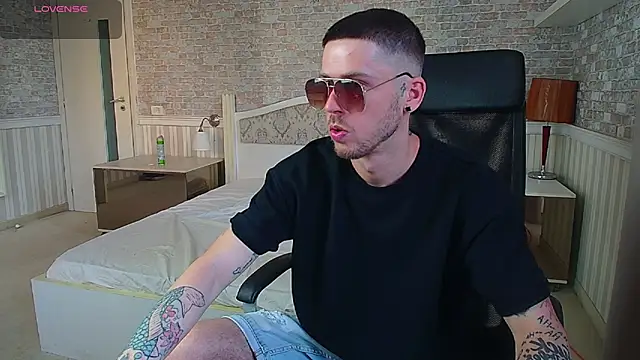 JonahShaw online show from 06-21-26, 04:18