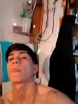 Snapshot of LUISSLEONN0958 chatting on 09-14-25, 05:13 LUISSLEONN0958 online show from 09-14-25, 05:13