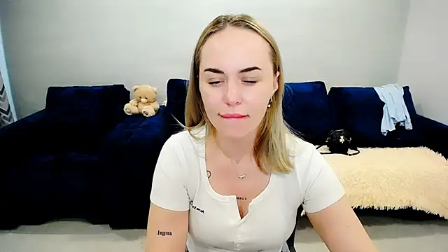 LiluMoon   online show from 05-20-26, 06:21