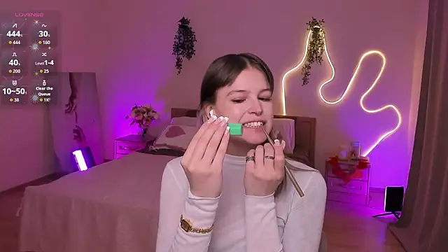 Lisa Blossom online show from 04-13-26, 06:06