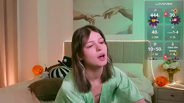 Lisa Blossom online show from 10-30-25, 06:12