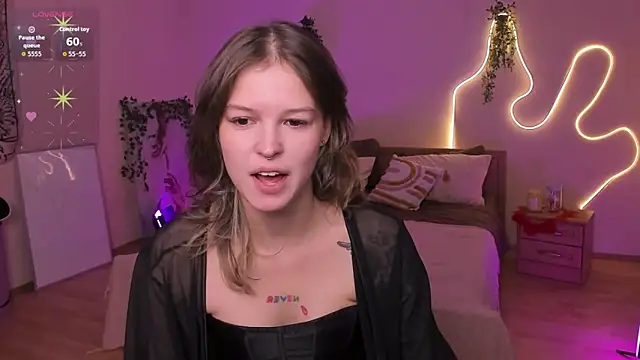 Snapshot of Lisa_Blossom chatting on 06-30-26, 06:02 Lisa Blossom online show from 06-30-26, 06:02