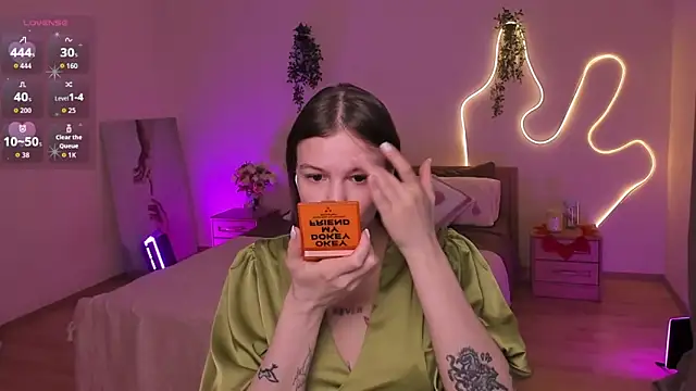 Lisa Blossom online show from 05-18-26, 06:07