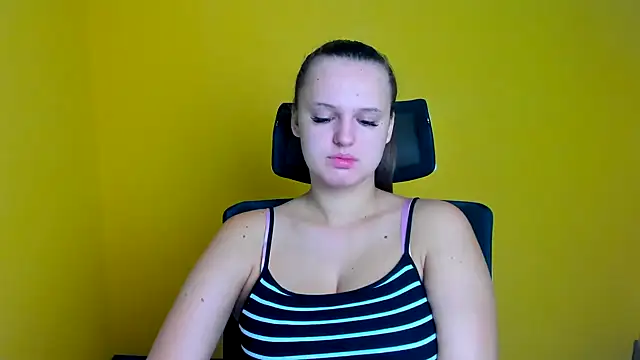 Snapshot of Aurora_White chatting on 09-16-25, 05:41 Aurora White online show from 09-16-25, 05:41