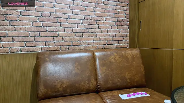 Snapshot of penny_coco chatting on 03-23-26, 04:18 penny coco online show from 03-23-26, 04:18