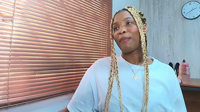 ArianaBeake online show from 10-01-25, 07:40