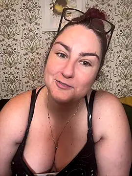 Snapshot of Lacey-BBW chatting on 10-13-25, 09:27 Lacey-BBW online show from 10-13-25, 09:27