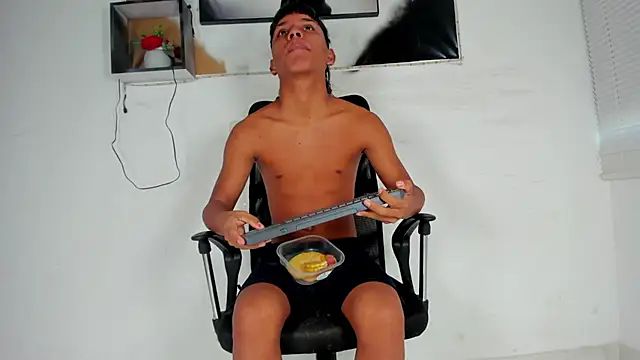 tyler twink boy online show from 11-06-25, 12:31