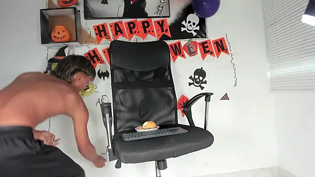 Snapshot of tyler_twink_boy chatting on 10-23-25, 12:48 tyler twink boy online show from 10-23-25, 12:48
