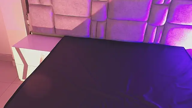  Emily rosee  online show from 12-20-25, 12:19