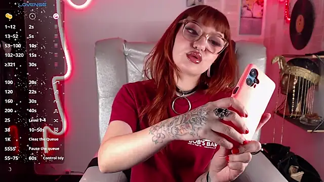 Snapshot of FabulousVenus chatting on 09-14-25, 04:07 FabulousVenus online show from 09-14-25, 04:07