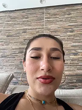 Snapshot of Isa_Villamarin chatting on 10-14-25, 02:50 Isa Villamarin online show from 10-14-25, 02:50