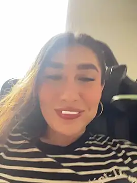 Snapshot of Isa_Villamarin chatting on 10-17-25, 03:14 Isa Villamarin online show from 10-17-25, 03:14