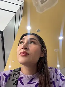 Snapshot of Isa_Villamarin chatting on 10-22-25, 03:00 Isa Villamarin online show from 10-22-25, 03:00