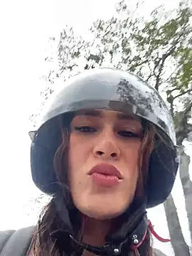 Snapshot of Isa_Villamarin chatting on 10-10-25, 02:29 Isa Villamarin online show from 10-10-25, 02:29