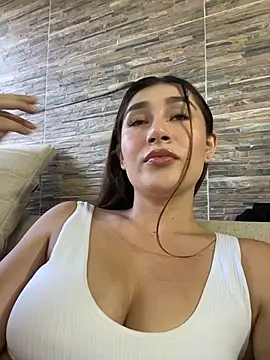 Isa Villamarin online show from 10-25-25, 09:59