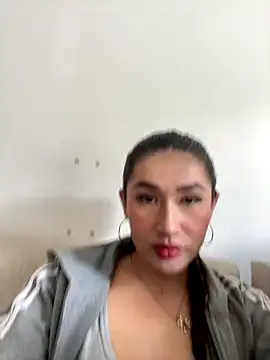Snapshot of Isa_Villamarin chatting on 09-17-25, 02:41 Isa Villamarin online show from 09-17-25, 02:41