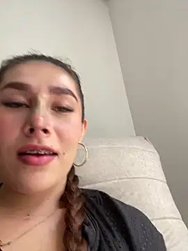 Snapshot of Isa_Villamarin chatting on 09-22-25, 03:29 Isa Villamarin online show from 09-22-25, 03:29