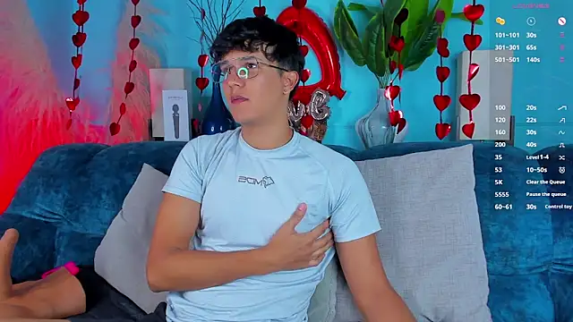 Leo Savage  online show from 02-08-26, 04:32