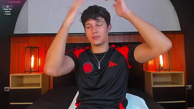 Leo Savage  online show from 05-27-26, 04:09