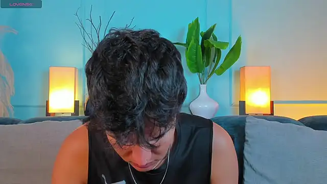 Leo Savage  online show from 04-07-26, 04:58