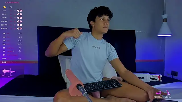 Leo Savage  online show from 11-08-25, 04:05