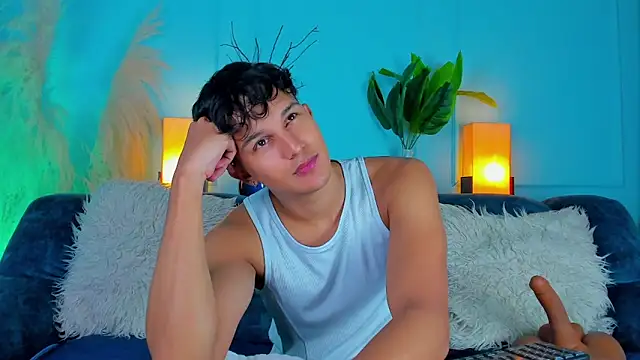 Leo Savage  online show from 02-18-26, 03:59