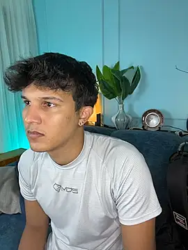 Leo Savage  online show from 03-27-26, 03:48