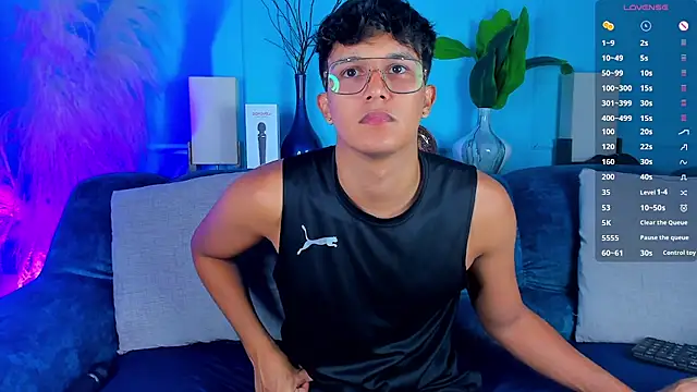 Leo Savage  online show from 01-17-26, 03:43