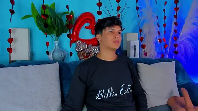 Leo Savage  online show from 02-06-26, 03:46