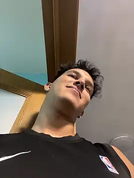 Leo Savage  online show from 04-05-26, 03:35