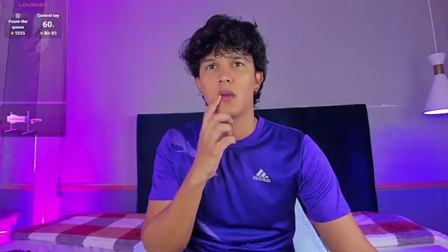 Leo Savage  online show from 09-20-25, 04:17