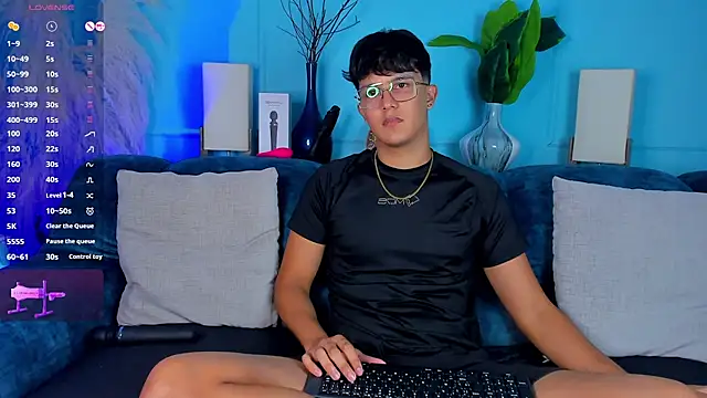 Leo Savage  online show from 01-10-26, 04:08