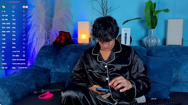 Leo Savage  online show from 12-16-25, 03:44