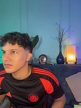 Leo Savage  online show from 03-28-26, 03:51