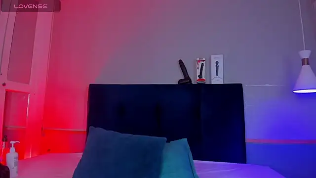 Leo Savage  online show from 11-17-25, 03:43