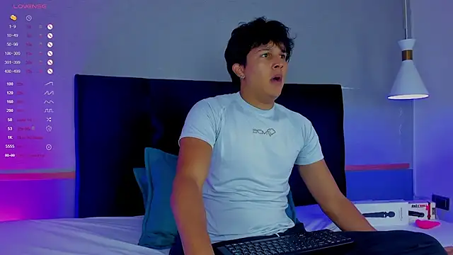 Leo Savage  online show from 11-10-25, 03:44