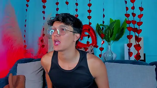 Leo Savage  online show from 02-10-26, 03:16