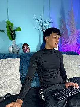 Leo Savage  online show from 01-18-26, 03:10