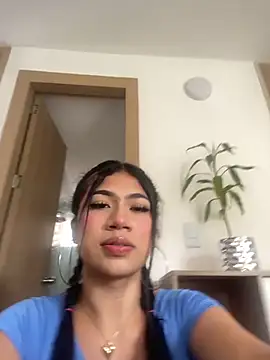 Snapshot of LiaSaenz27 chatting on 10-23-25, 03:43 LiaSaenz27 online show from 10-23-25, 03:43