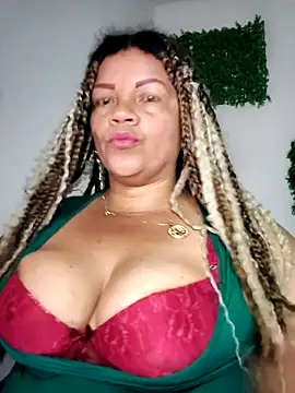 Snapshot of Eva_Luxei chatting on 02-17-26, 12:24 Eva Luxei online show from 02-17-26, 12:24