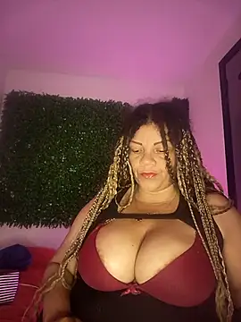 Snapshot of Eva_Luxei chatting on 10-12-25, 11:17 Eva Luxei online show from 10-12-25, 11:17