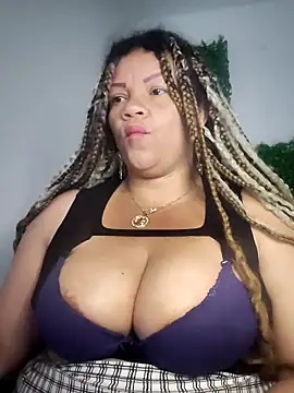 Snapshot of Eva_Luxei chatting on 02-25-26, 06:57 Eva Luxei online show from 02-25-26, 06:57