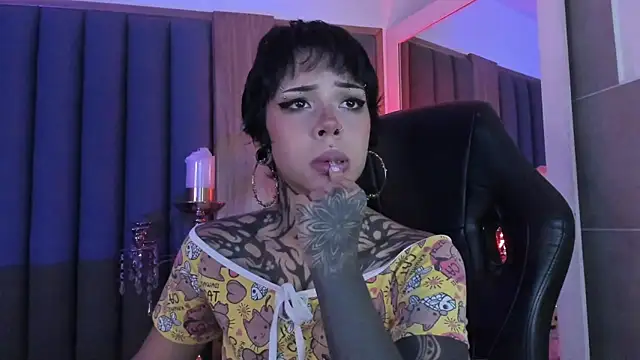 misstomie  online show from 04-17-26, 06:22