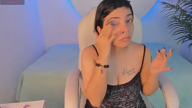 Snapshot of emily-santoss chatting on 09-18-25, 12:41 emily-santoss online show from 09-18-25, 12:41