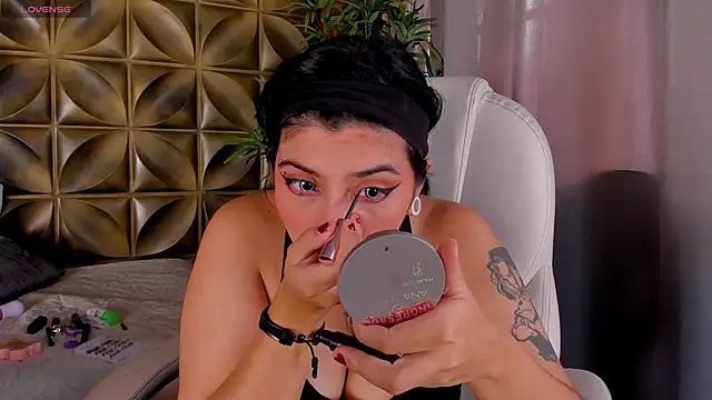 Snapshot of emily-santoss chatting on 10-24-25, 02:16 emily-santoss online show from 10-24-25, 02:16