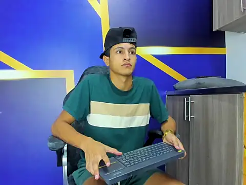 Snapshot of gustavo_saaled19_ chatting on 09-17-25, 08:00 gustavo saaled19  online show from 09-17-25, 08:00